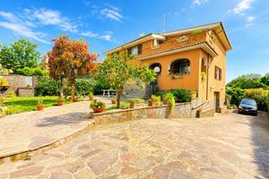 PORZIONE DI BIFAMILIARE A ROMA