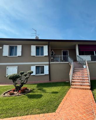 Bovolone periferia: casa con magazzino