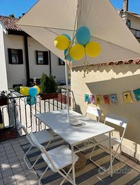 Set tavolo in metallo bianco, sedie e ombrellone