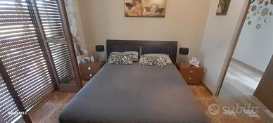letto contenitore due comodini comò e specchio
