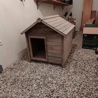Cuccia da esterno per cane in legno