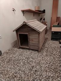 Cuccia da esterno per cane in legno