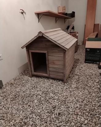 Cuccia da esterno per cane in legno