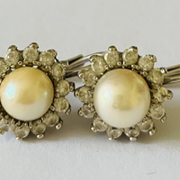 Orecchini oro bianco con diamanti e perle naturali