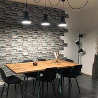 Tavolo con sei sedie