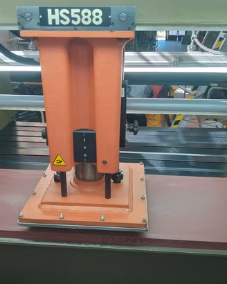 Fustellatrice trancia Atom HS588