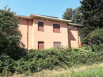 Villa e terreni agricoli