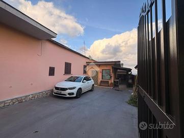 CASA INDIPENDENTE A LARIANO