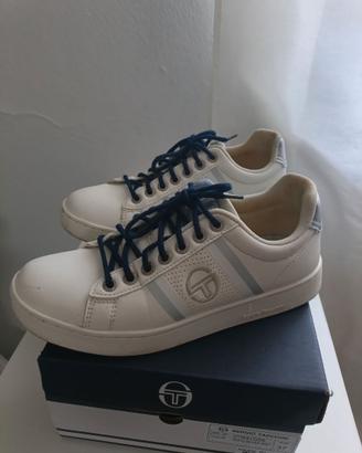 Scarpe fa ginnastica 
