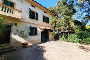 Casa indipendente di 436 m² con più di 5 locali e 