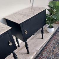 Coppia comodini in legno neri piano marmo