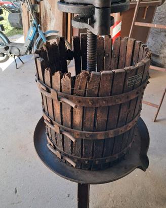 Torchio d'Epoca per Uva