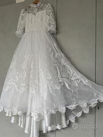 Abito da sposa colore bianco,voile seta tulle