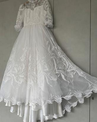 Abito da sposa colore bianco,voile seta tulle