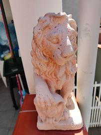 Statua leone.