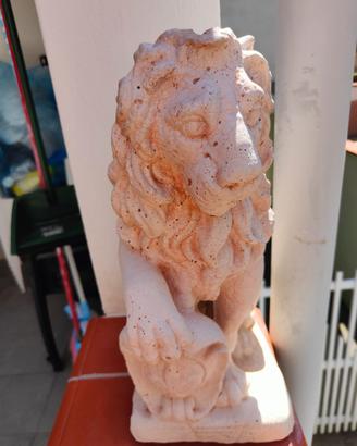 Statua leone.