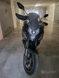 CF Moto 700 MT