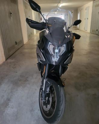 CF Moto 700 MT