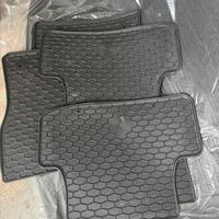 Set tappetini neri gomma T-rock