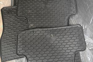 Set tappetini neri gomma T-rock