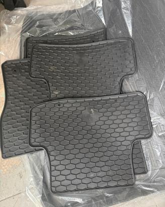 Set tappetini neri gomma T-rock