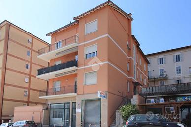 4 LOCALI A FERMO