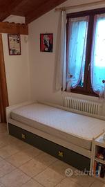 Letto singolo con rete estraibile e materasso
