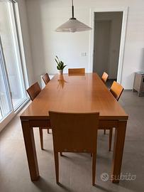 Tavolo in legno con 6 sedie allungabile
