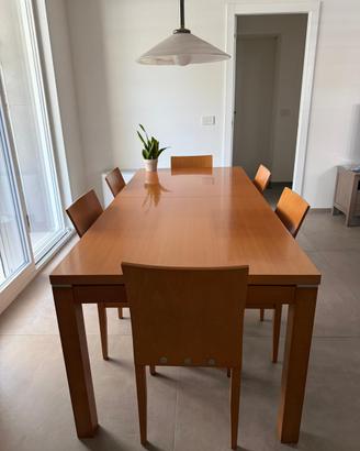 Tavolo in legno con 6 sedie allungabile