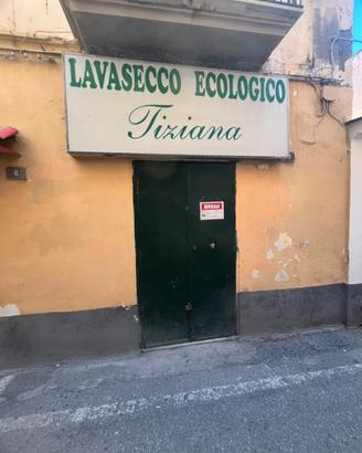 Locale commerciale 30m/q c1 Torre del Greco