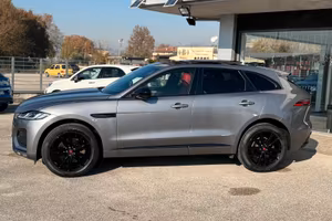 Jaguar F-Pace 2.0 204 CV R-DYN BLACK EDITION STRAF