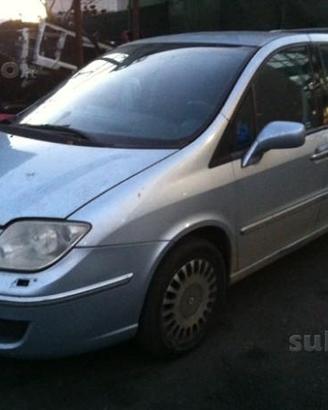 Lancia phedra 2004