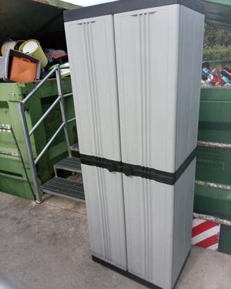 armadietto di plastica 