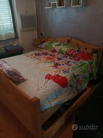 letto legno massiccio con cassetto più due comodin