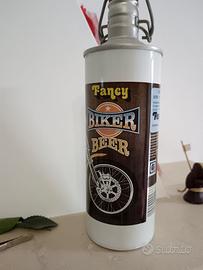 due bottiglie di birra in alluminio 