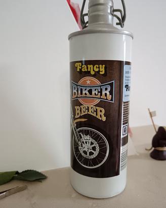 due bottiglie di birra in alluminio 