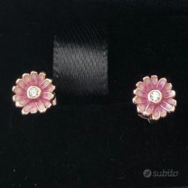 PANDORA Orecchini a lobo Margherita rosa