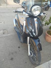 Beverly tourer 300i acc.permuta moto