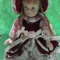 Bambola di porcellana, bambola da collezione.