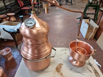 Distillatore Alambicco in rame, con termometro.