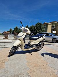 Peugeot tweet 150 cc