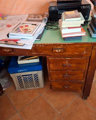 scrivania in legno primi 900 molto pesante