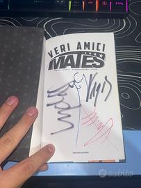 Fumetto mates con firme
