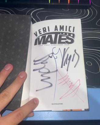 Fumetto mates con firme