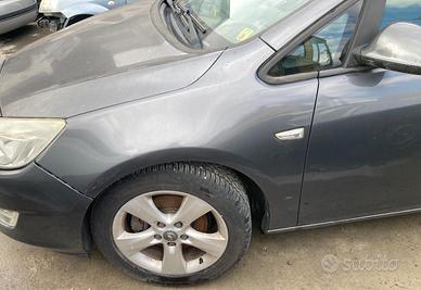 PARAFANGO ANTERIORE SINISTRO OPEL Astra J Sports T