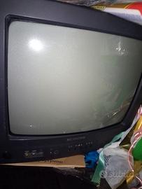 Televisione Hitachi funzionante con decoder