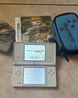 Nintendo DS con custodia, cavo e gioco Ben10