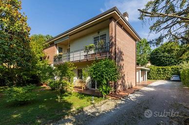 Villa di 404 m² con più di 5 locali e box auto dop