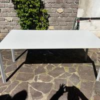 Scrivanie da design piu sedie da ufficio girevoli