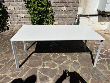 Scrivanie da design piu sedie da ufficio girevoli